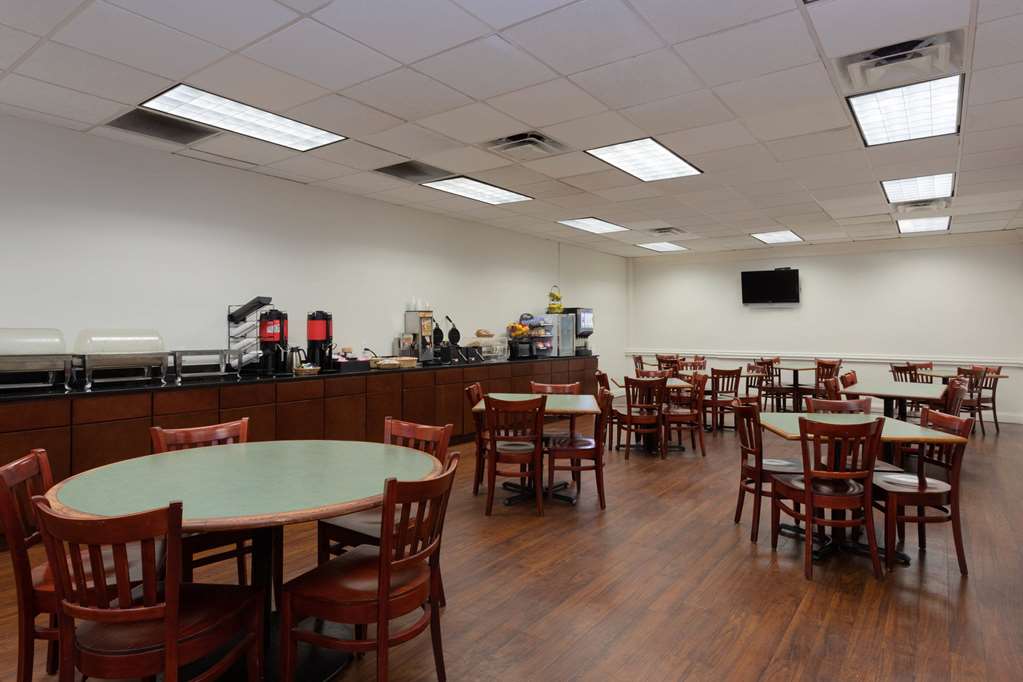 Wyndham Garden Tallahassee Capitol - photo 32
