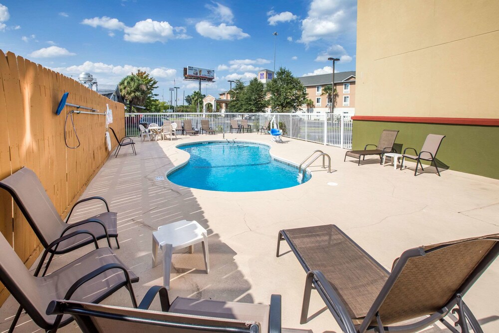 Econo Lodge Valdosta - photo 24