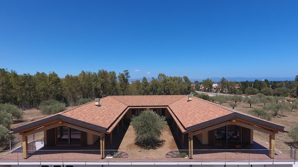 Agriturismo Corte degli Ulivi — 4-Star Luxury Hotel in Capoterra, Italy