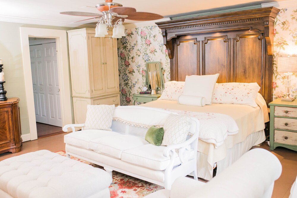 Bridgewater Hall Historic Inn - photo 11