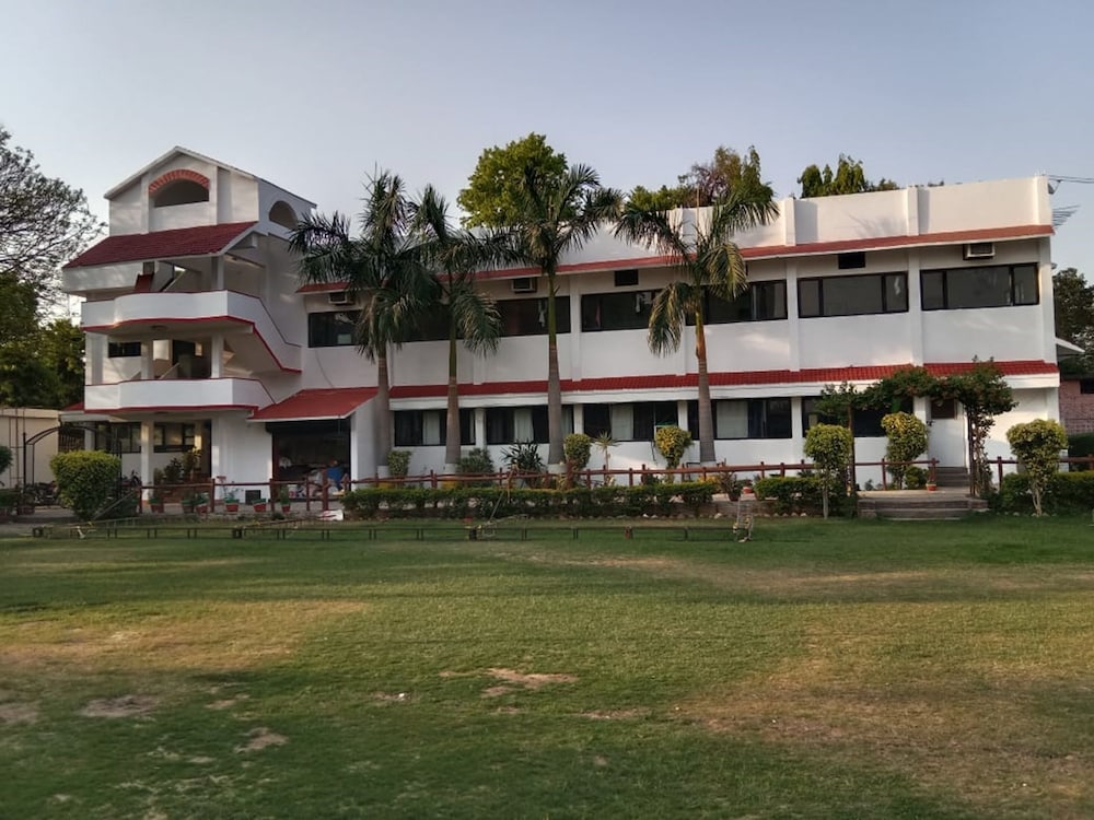 Avexia Fun City Resort — hotel in Mirzapur