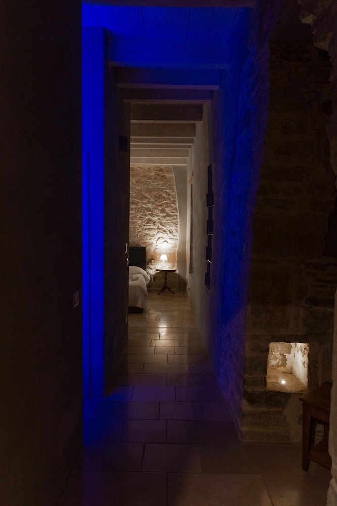 Graffiti Living Santa Rita Rooms — 4-Star Luxury Hotel in Corato, Italy