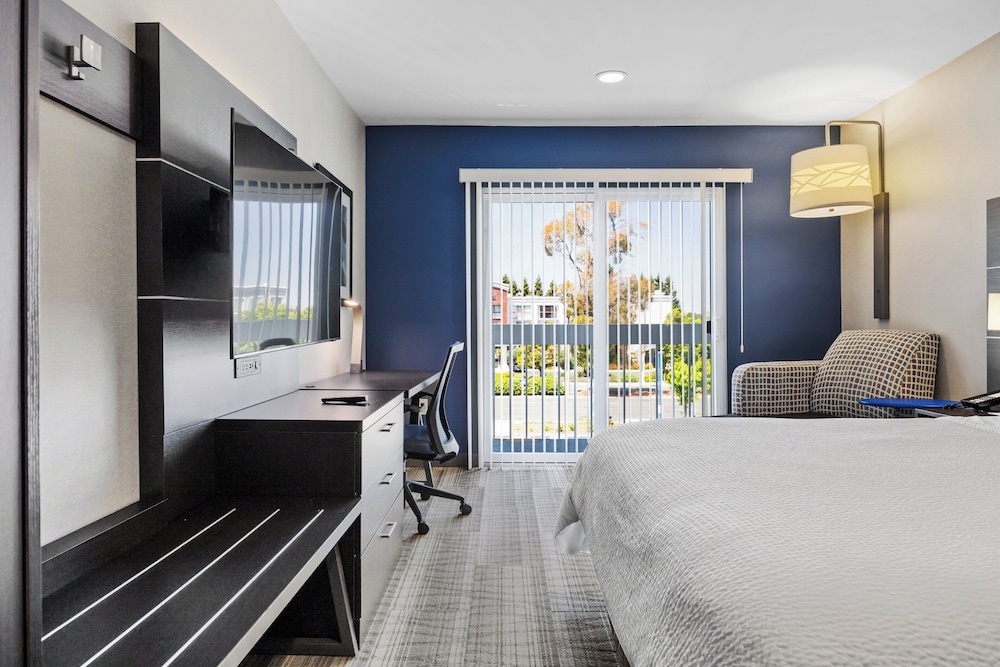 Holiday Inn Express Sunnyvale Silicon Valley by IHG - photo 10