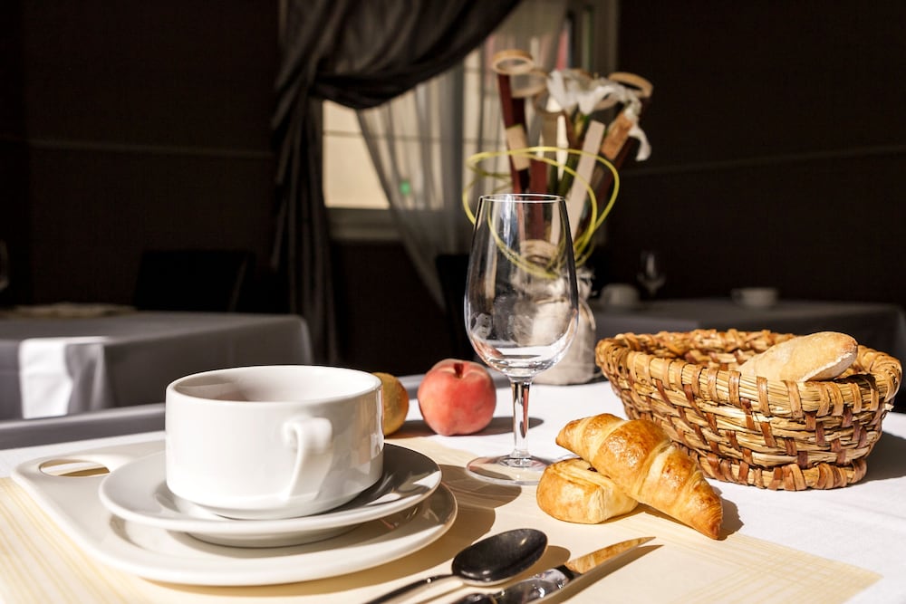 Logis Hotel Restaurant Croix Verte in Laval, France