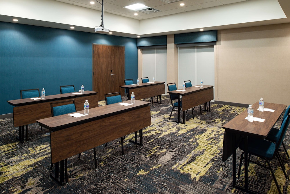 Hampton Inn & Suites Adrian - photo 61