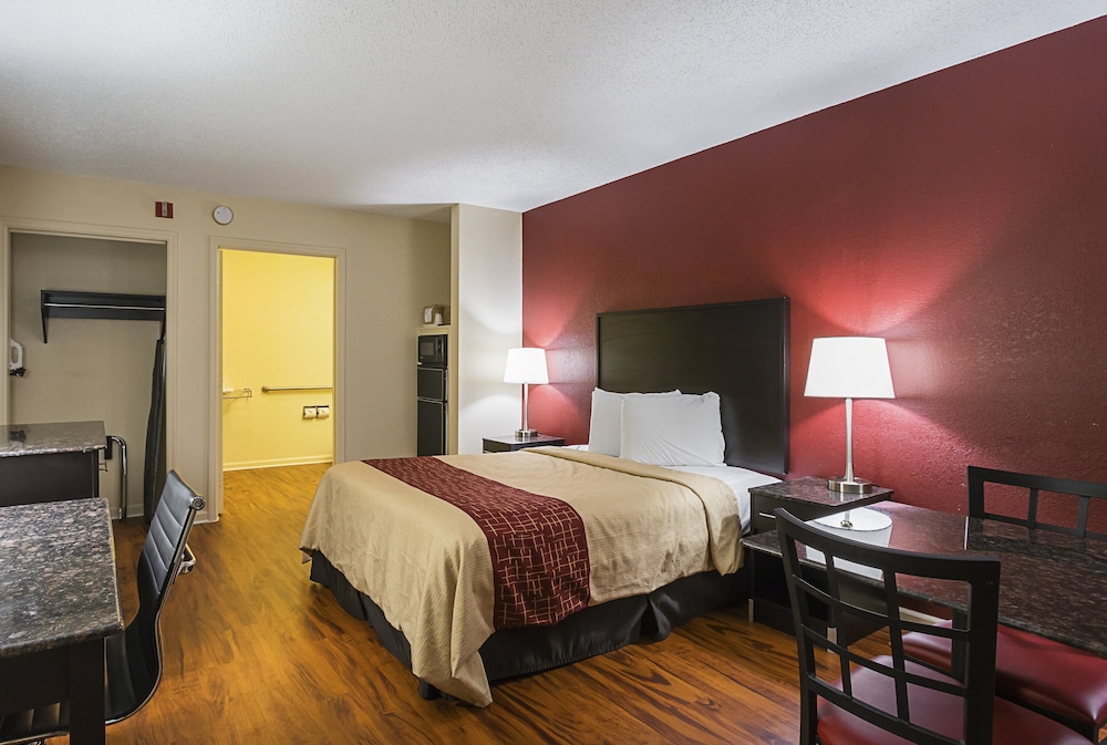Red Roof Inn & Suites Scottsboro - photo 12