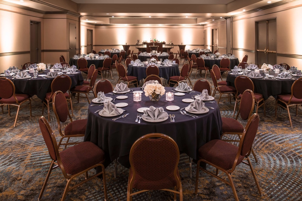 Embassy Suites by Hilton Seattle Tacoma International Airport - photo 51