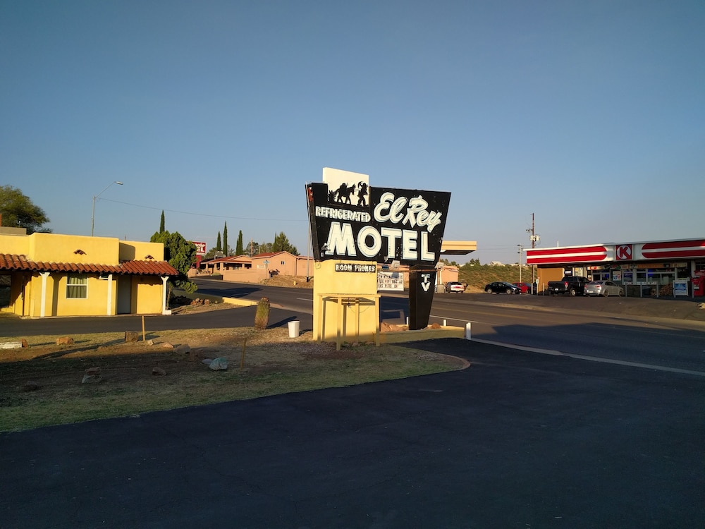 El Rey Motel - photo 33