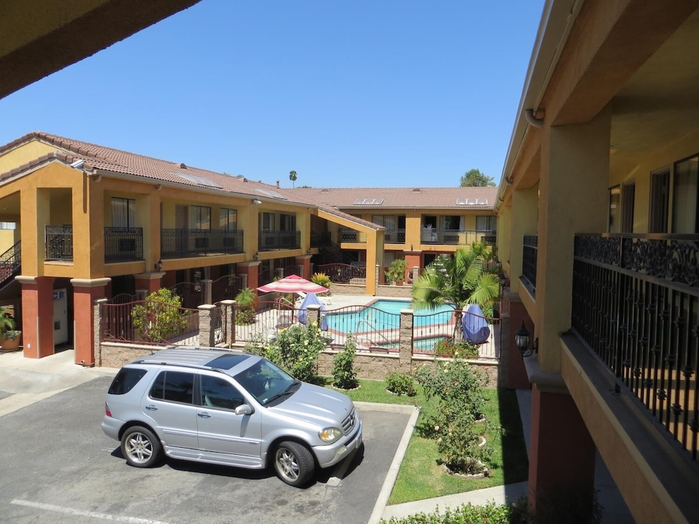 Azusa Inn Motel - photo 40