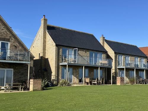 Baywatch Seaview and Balcony Part of the The Bay Filey Holiday Village with pool gym and direct beach access pub restaurant tennis and meadows walks