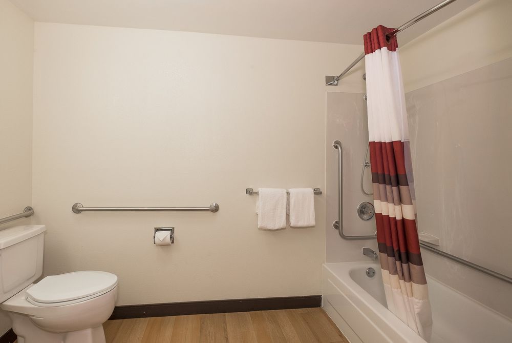 Cedar Rapids Inn - photo 11