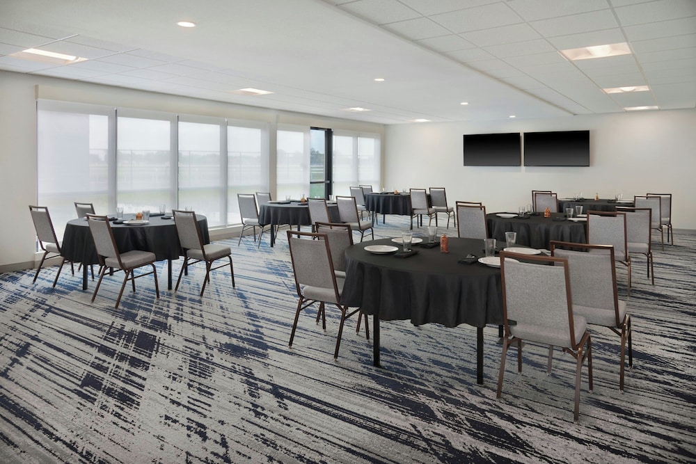 Fairfield Inn & Suites Columbus - photo 32