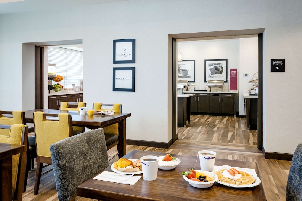 Hampton Inn & Suites by Hilton Seattle Northgate - photo 33