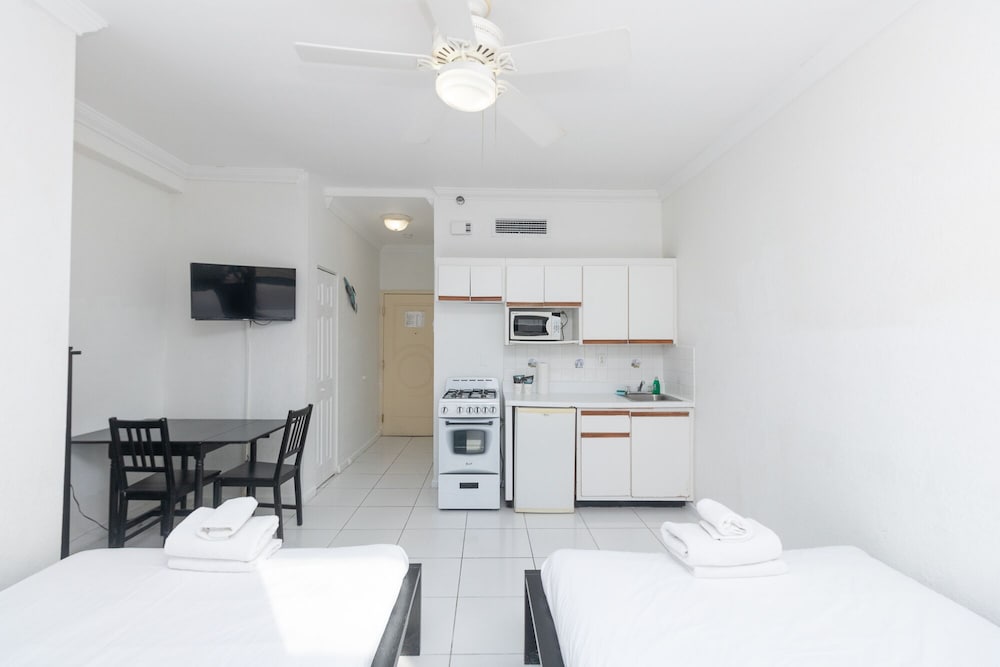 Hollywood Beach Resort Ocean Front Studio - photo 6
