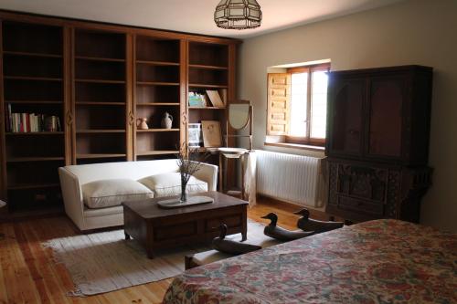 Exclusiva Casa Rustica — 4-Star Luxury Hotel in Pelayos Del Arroyo, Spain