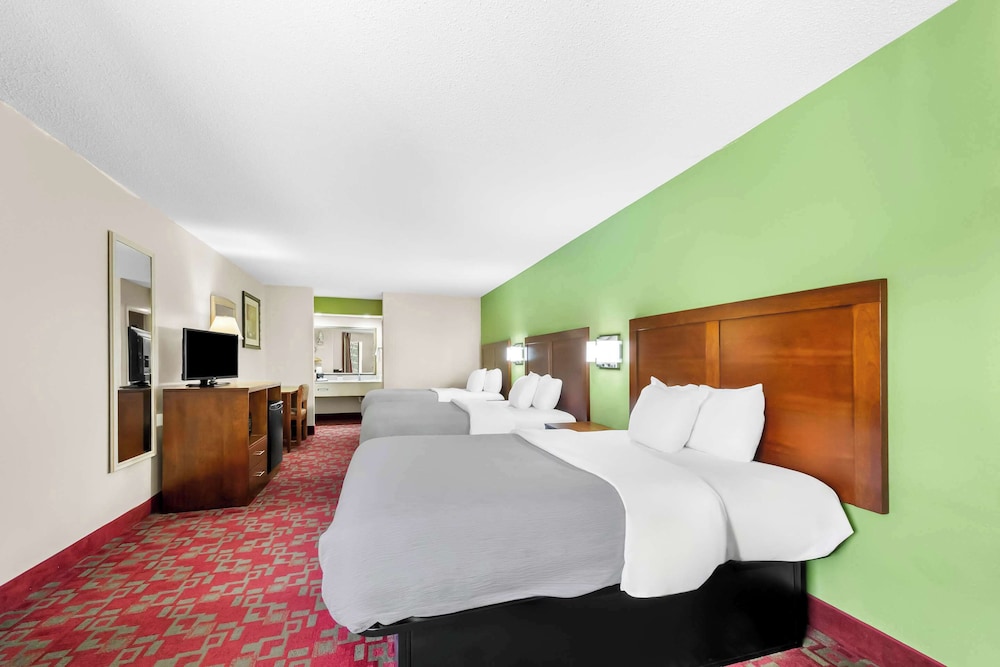 Quality Inn Selma Smithfield - photo 11