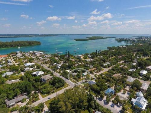Fisherman's Island Village Hideaway Steps2Sand — 4-Star Luxury Hotel in Longboat Key, United States