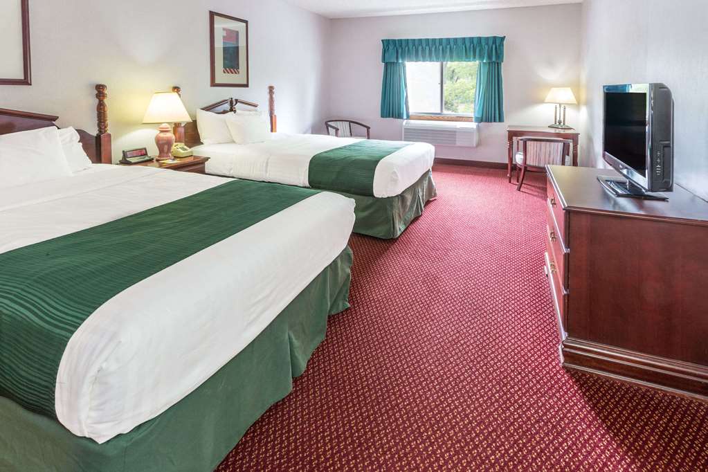 Days Inn by Wyndham Tiffin - photo 9