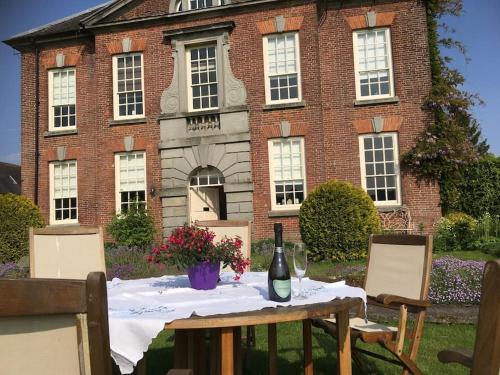 Peak District Manor House Close To Alton Towers — Mappleton