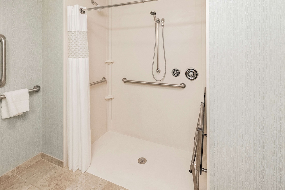 Hampton Inn Pittsburgh Bridgeville - photo 46