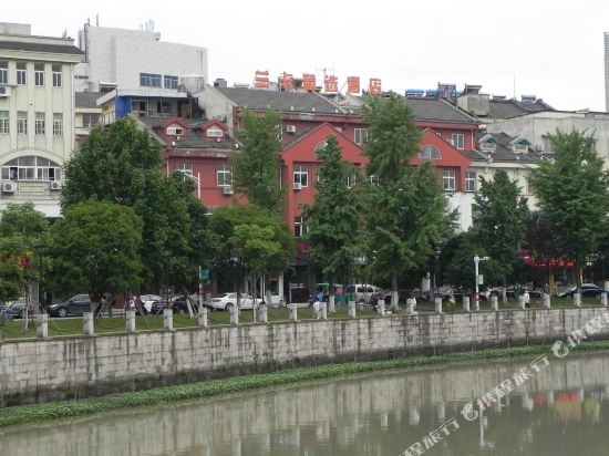 Luck Hotel Deqing - carbon neutral hotel in Deqing