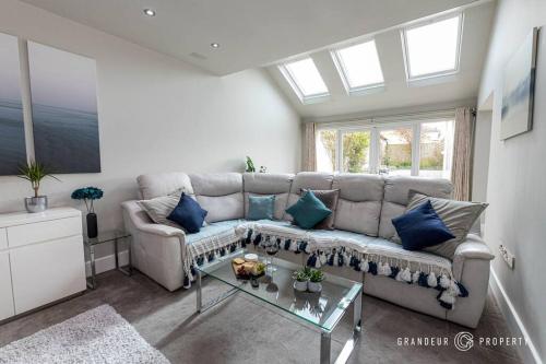 Sarnia Retreat by Grandeur Property in Poole, United Kingdom