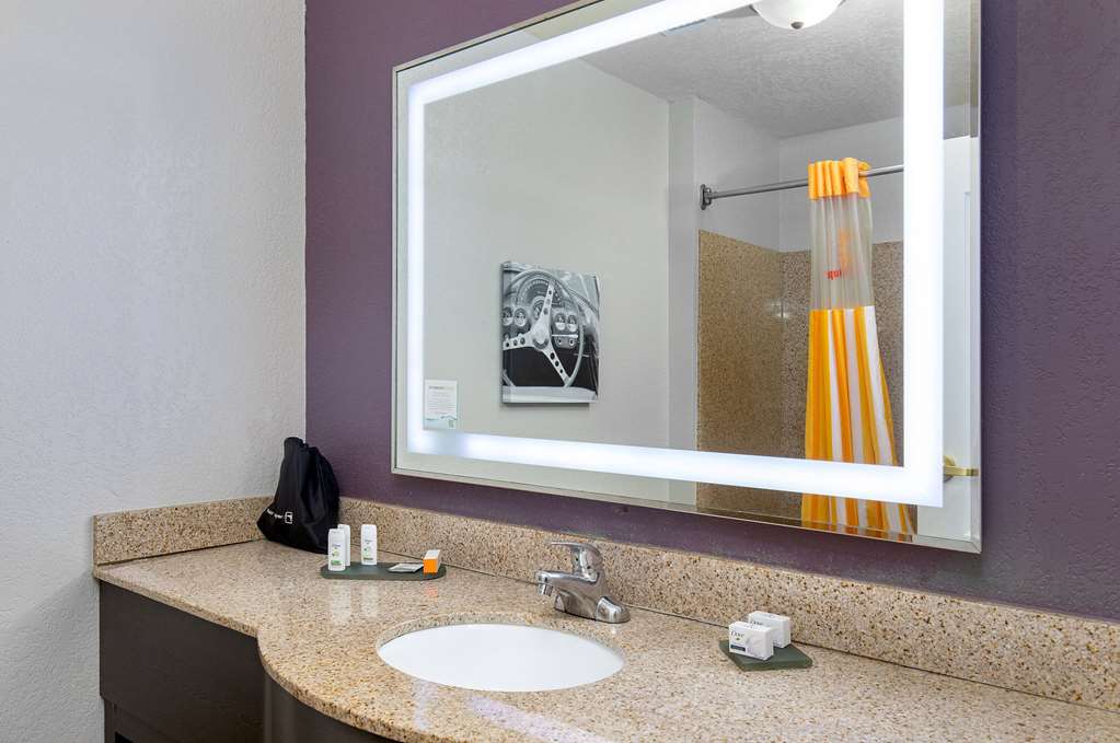 La Quinta Inn & Suites by Wyndham Bowling Green - photo 39