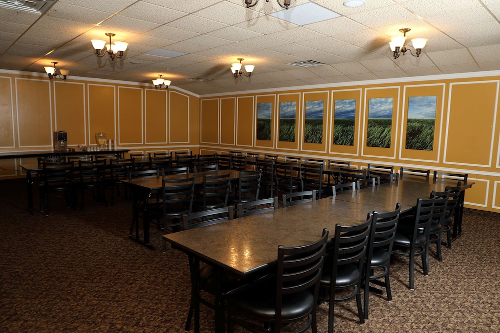 Northern Lights Inn Rugby - photo 33