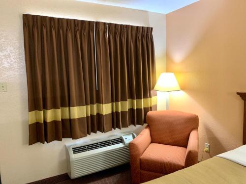 Owensville Motor Inn - photo 10