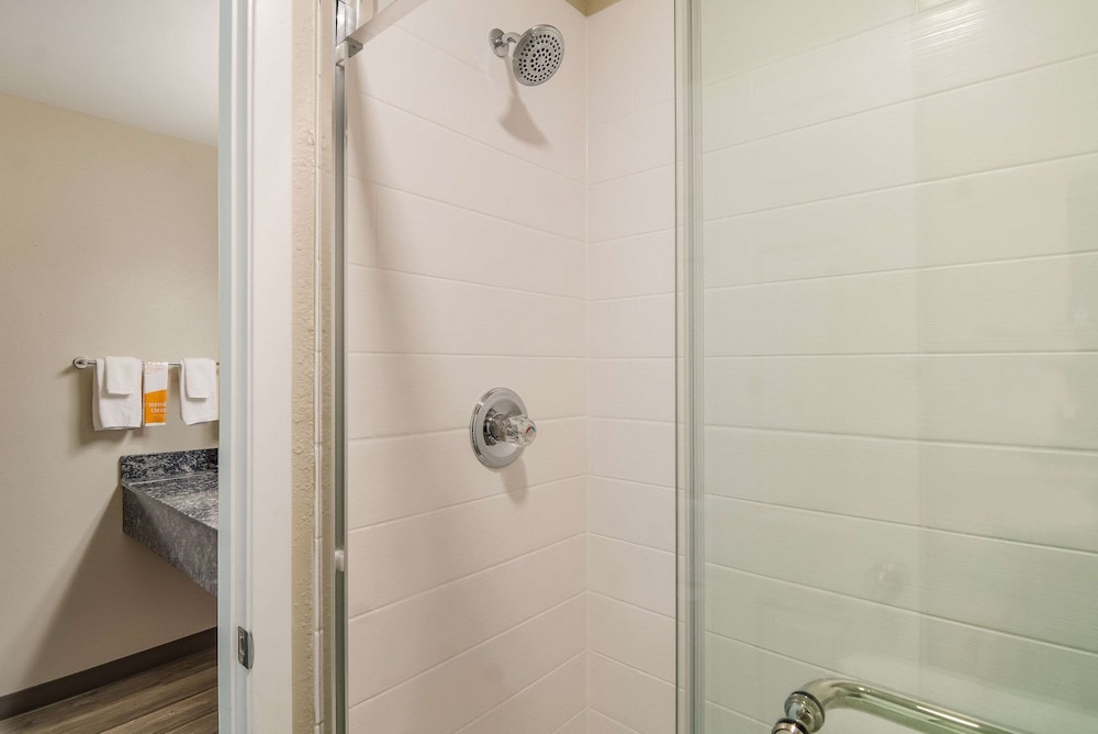 Quality Inn & Suites Dallas Cityplace - photo 12