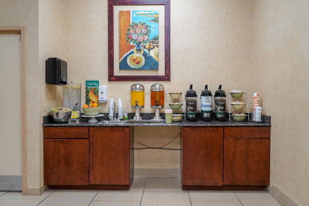 Quality Inn & Suites Coldwater near I 69 - photo 78