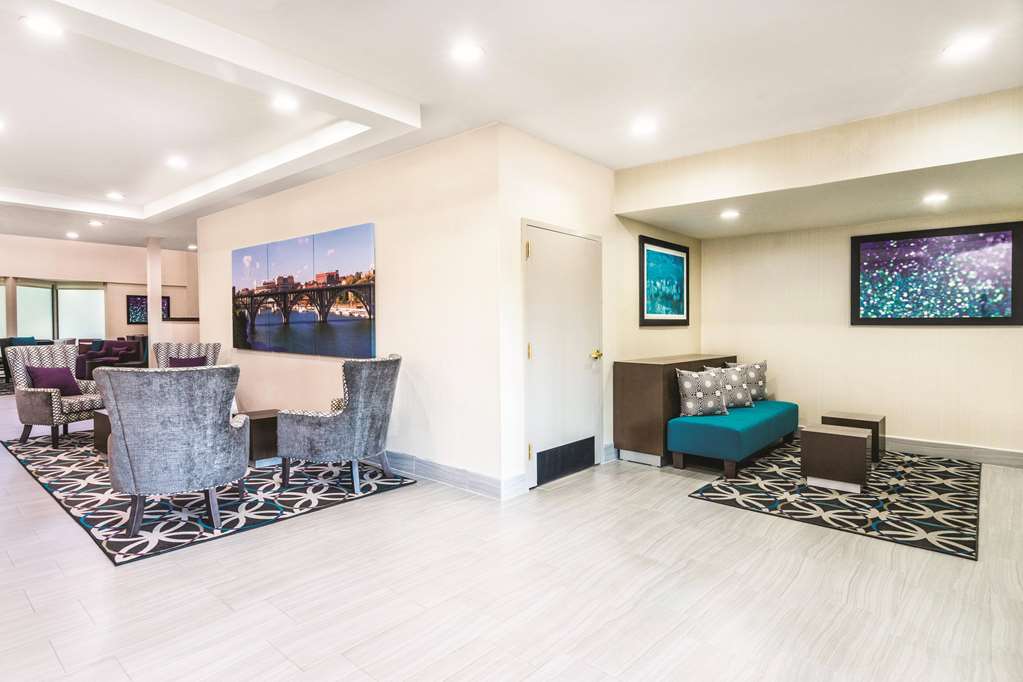 La Quinta Inn & Suites by Wyndham Loudon - photo 15
