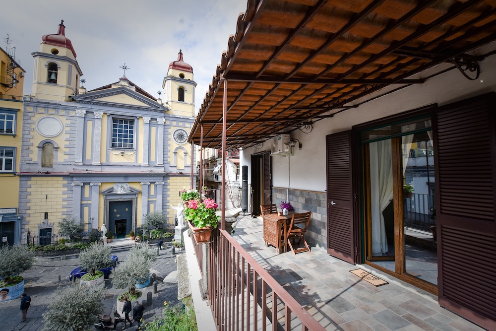 Il Terrazzino Di Montesanto — 4-Star Luxury Hotel in Naples, Italy