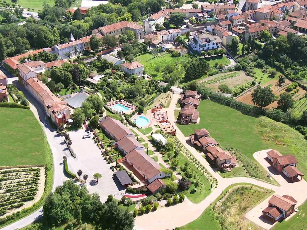 Ariotto Village — 4-Star Luxury Hotel in Terruggia, Italy