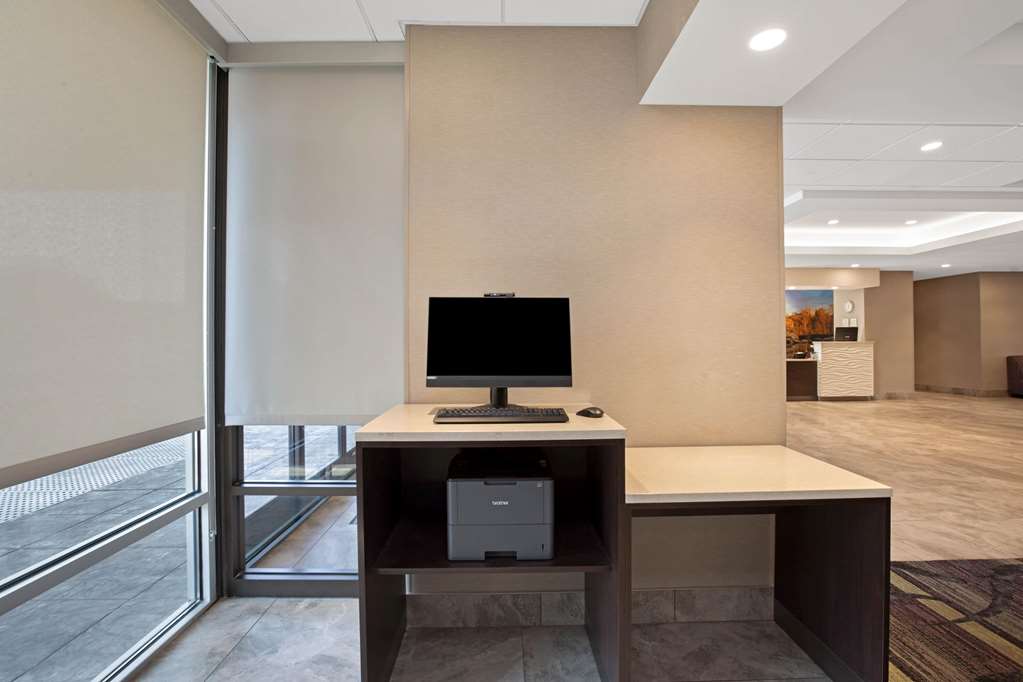 La Quinta Inn & Suites by Wyndham Rancho Cordova Sacramento - photo 47