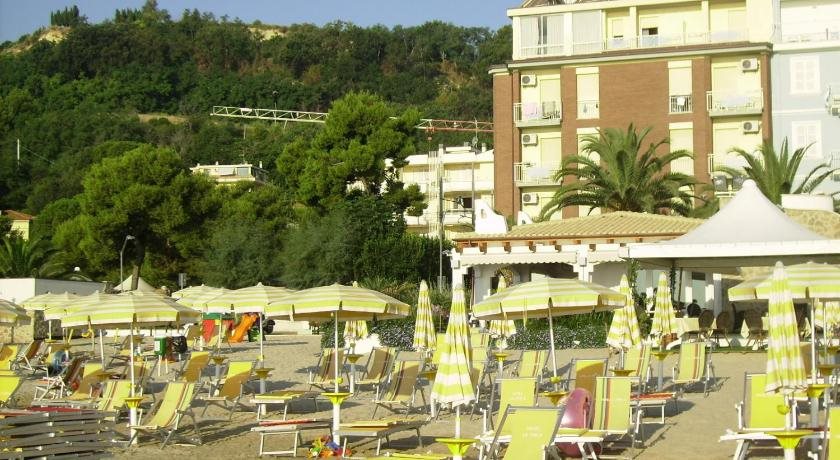 Hotel La Perla — hotel in Cupra Marittima