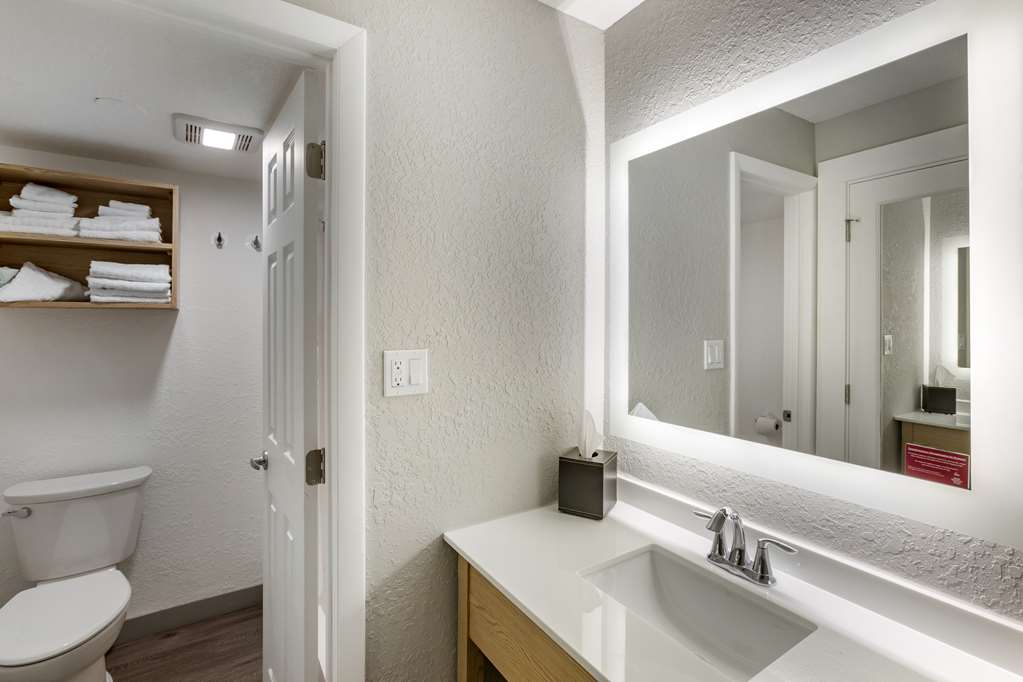 Best Western Plus Butte Plaza Inn - photo 31