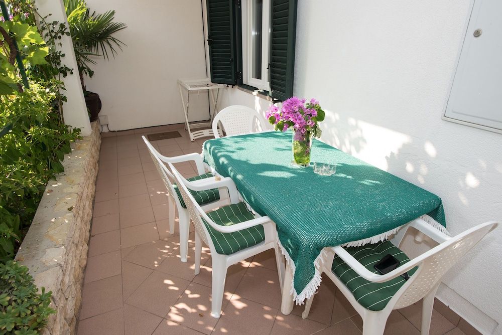 Mirjana apartman — 4-Star Luxury Hotel in Vodice, Croatia