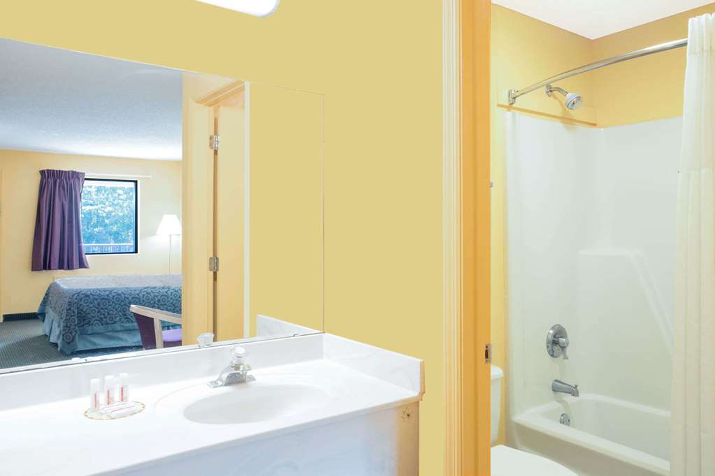 Days Inn by Wyndham Camilla - photo 11