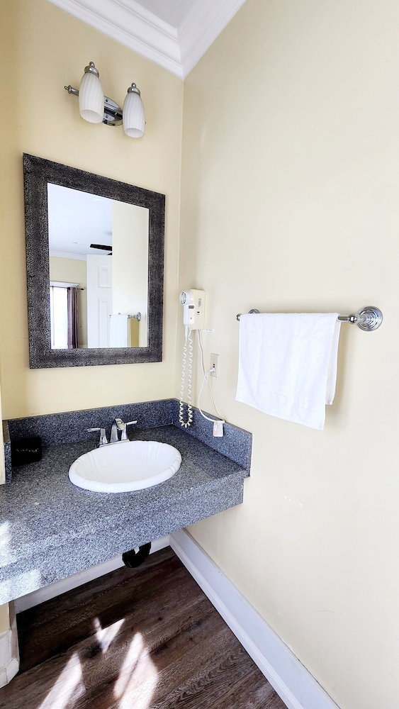 Santa Paula Inn - photo 36