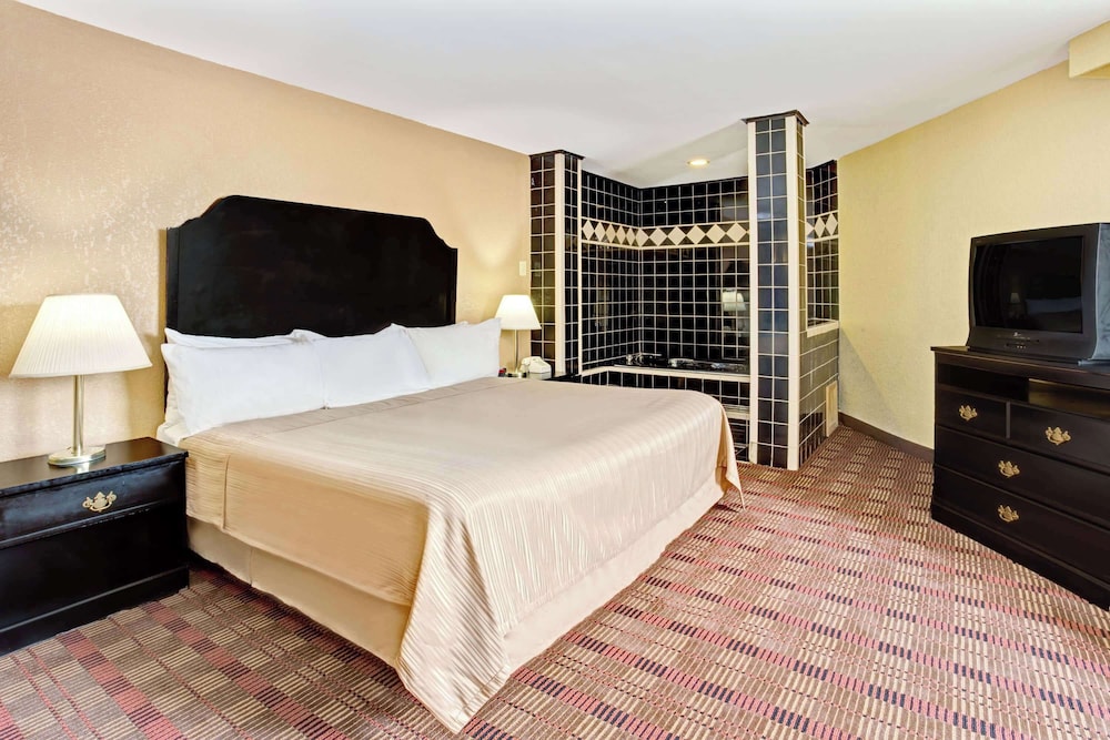 Howard Johnson by Wyndham Pikesville - photo 10