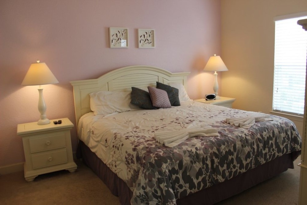 Lucaya Village Gorgeous Townhome - photo 4