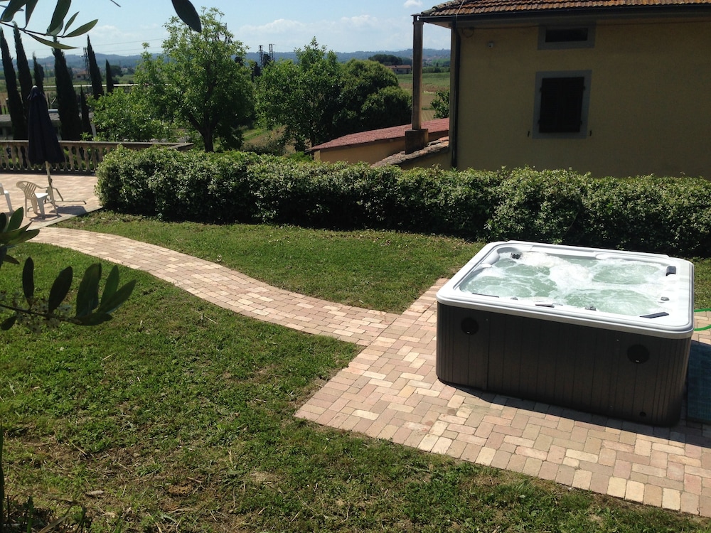 Podere Di Valli — hotel in Santa Maria A Monte