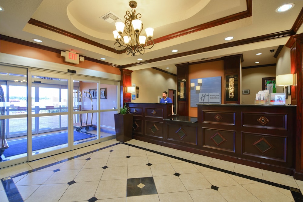 Holiday Inn Express Hotel & Suites Terrell by IHG - photo 2
