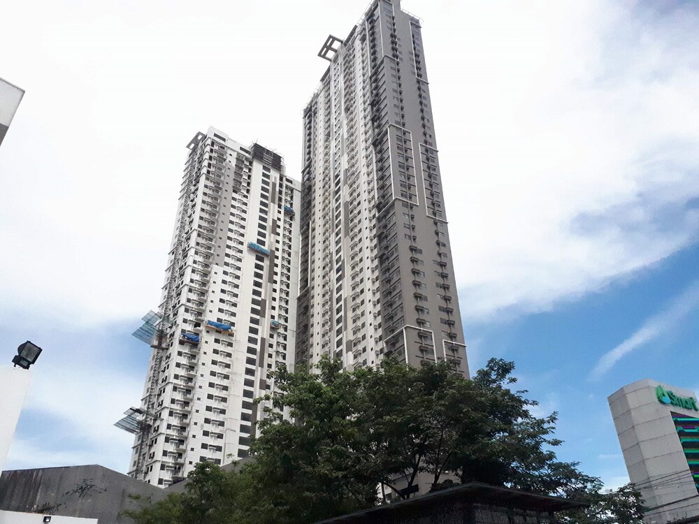 Versteeg Vacations Horizons 101 — hotel in Cebu City