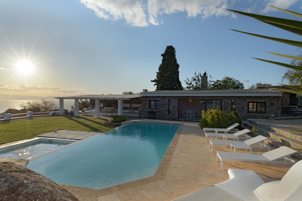Villa Tzikides Aegina — 4-Star Luxury Hotel in Aegina, Greece