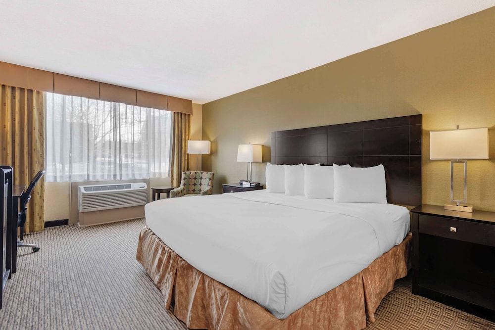 Hotel Watertown - photo 4