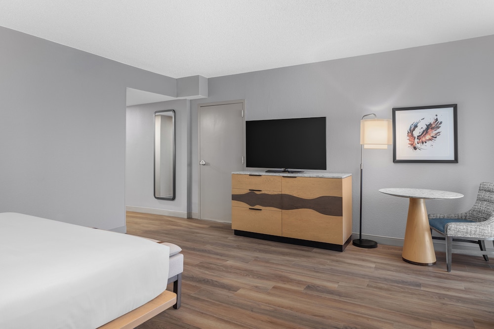 DoubleTree by Hilton Phoenix Midtown - photo 8