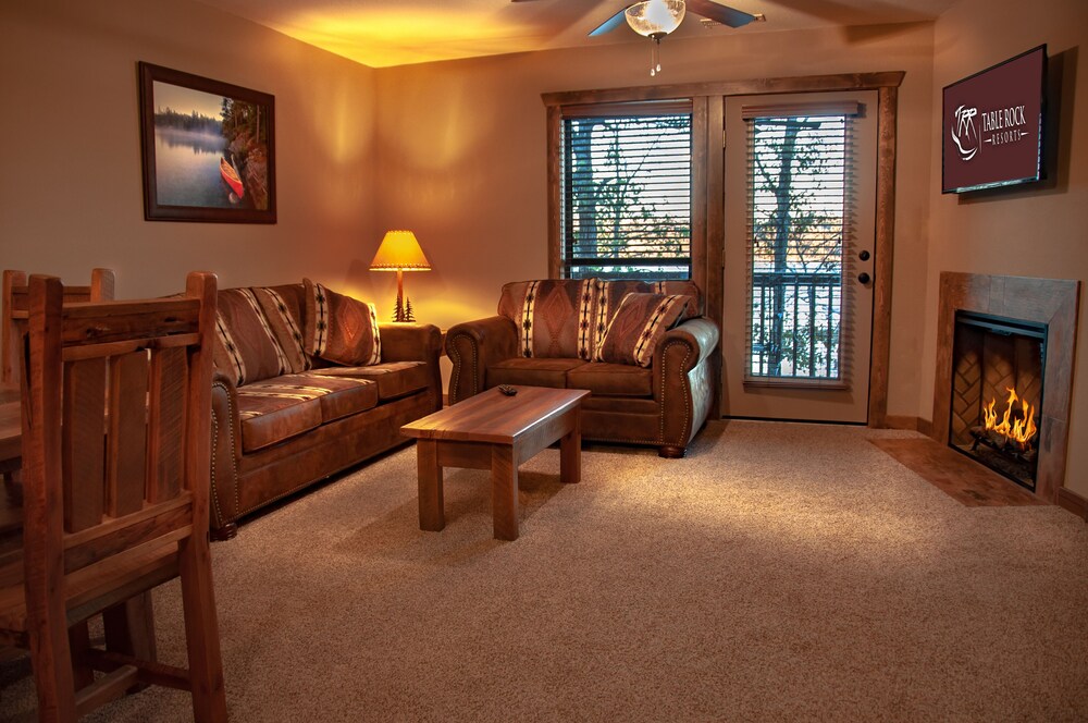 Table Rock Resorts at Indian Point - last minute hotel in Branson