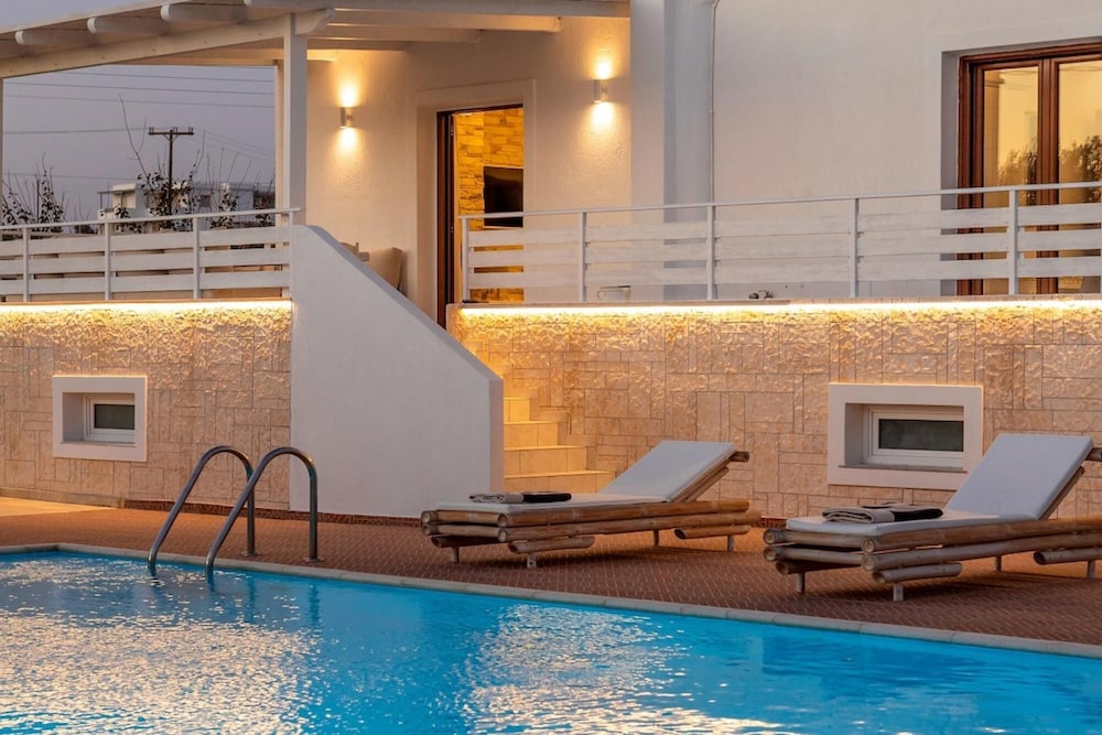 Villla Eva Milos — 5-Star Luxury Hotel in Adamas, Greece